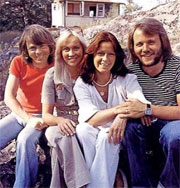 Хит группы ABBA вывел из комы 3-летнюю малышку