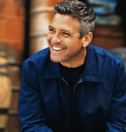У Джорджа Клуни появилась очередная официантка. Фото