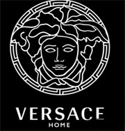 Уволили главу дома моды Versace