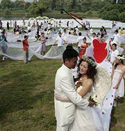Самое длинное свадебное платье мира. Фото