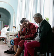 В Киеве запретят заходить в больницы без бахил