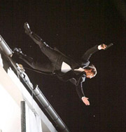 Том Круз упал с крыши. Фото