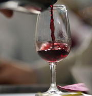 Красное вино влияет на половое влечение женщин