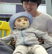 Первый в мире робот-младенец. Фото