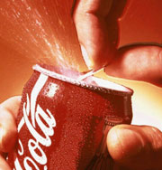Coca-cola устанавливает машины счастья