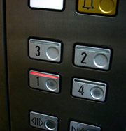 Кнопки лифта в десятки раз грязней унитазов