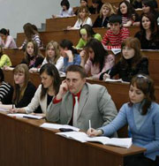 Преподаватель получал за время сессии до 60 тыс гривен взяток
