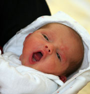 В Саудовской Аравии врачи обнаружили беременную 1-месячную малышку