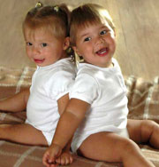 Двойняшки чаще умирают в первый год жизни