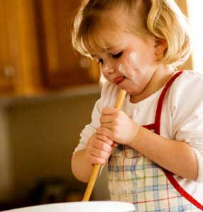 Как научить ребенка готовить. Фото