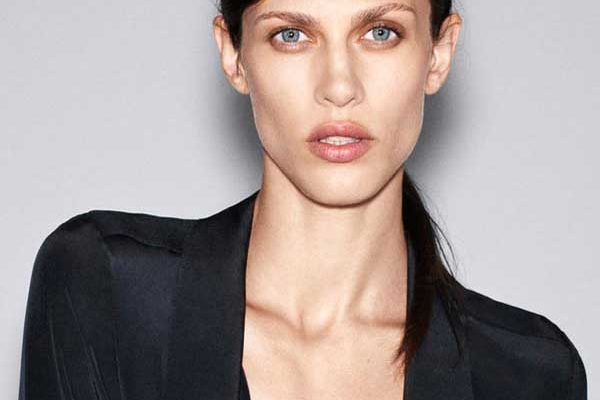 Октябрьский лукбук от Zara представила Эймилин Валэйд. Фото