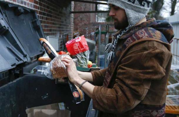 Поколение, которое предпочитает кормиться с помойки: новое эко-направление жизни. Фото