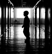 В России возвращают усыновленных детей в детдома