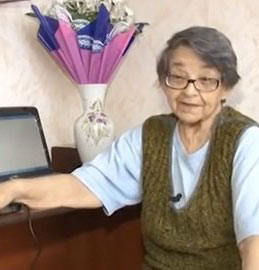 Бабушка в 80 лет обожает компьютерные игры