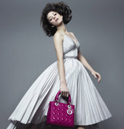 Знаменитые сумки Lady Dior, которые любила принцесса Диана, снова моде. Фото