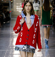 Miu Miu поддерживает тенденцию спортивной одежды: Неделя моды в Париже. Фото