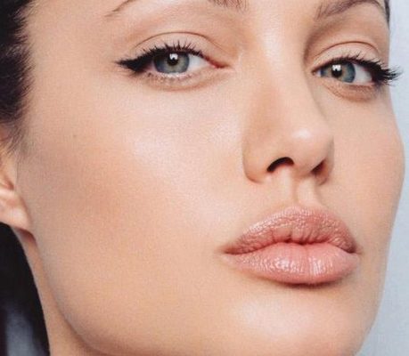 Анджелина Джоли хочет ребенка от суррогатной матери