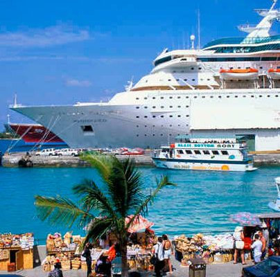 По завещанию мужа женщина 7 лет живет в круизах