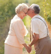 Жениться никогда не поздно! Самые старые женихи и невесты. Фото