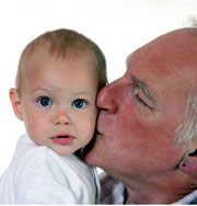 Забота папы о ребенка улучшает интимную жизнь в семье