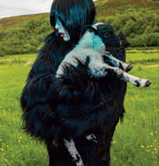 Мода: фотосессия в вампирском стиле Эди Кэмпбелл в T Magazine. Фото