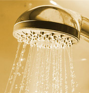 Врачи советуют принимать душ без мыла