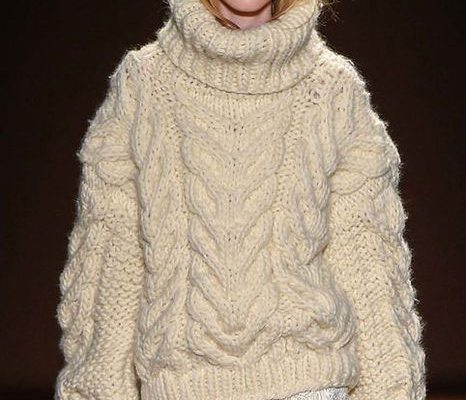 Мода: теплый свитер снова стал модным и красивым новогодним подарком. Фото