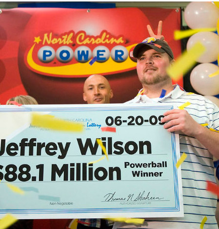 В США разыграли 1.5 млн долларов в лотерею. Фото