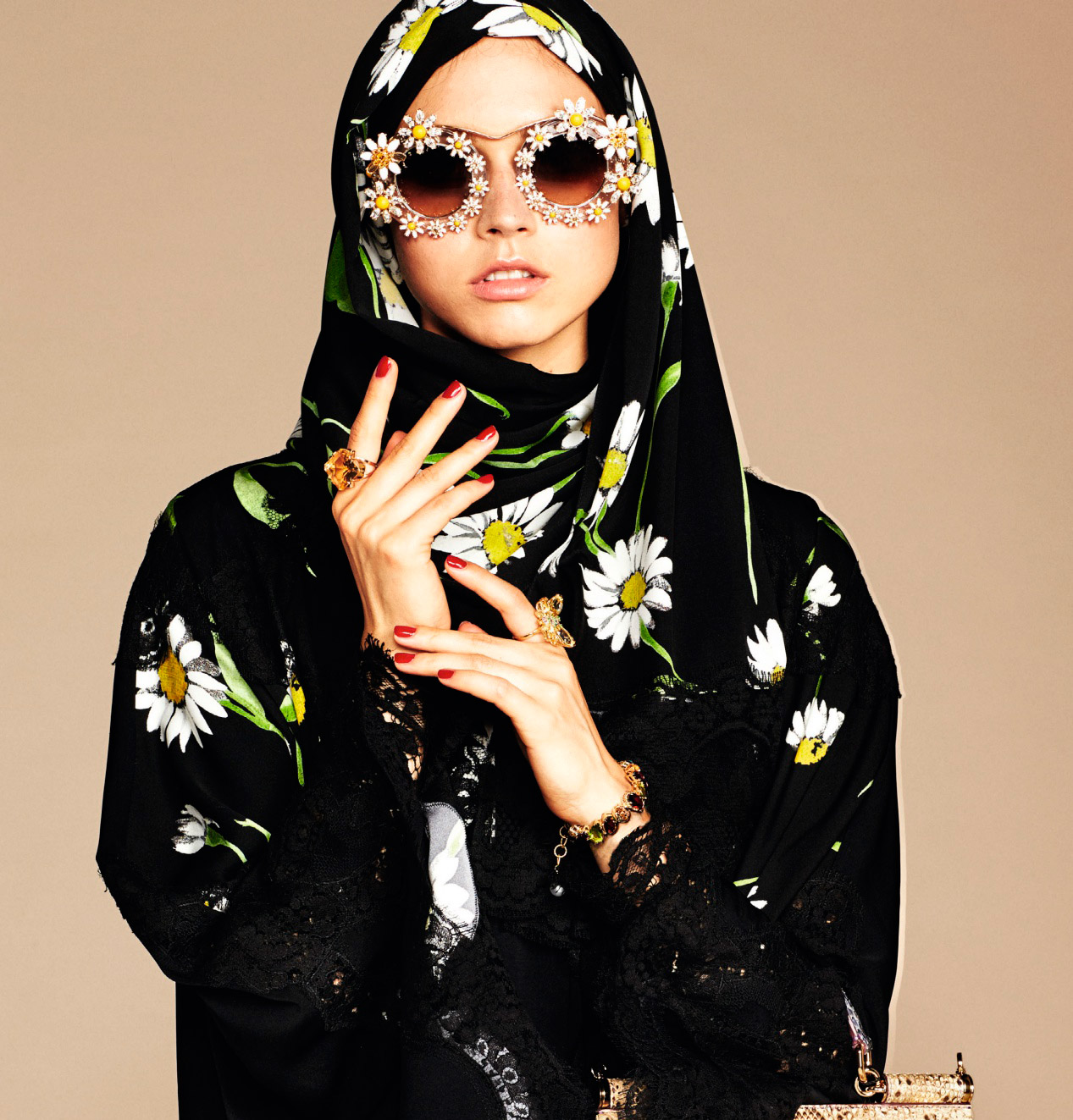 Dolce&Gabbana выпустил хиджабы для женщин из стран Ближнего Востока. Фото