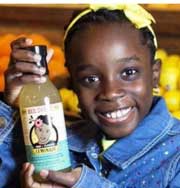 11-летняя девочка, которая зарабатывает на обычном лимонаде. Фото