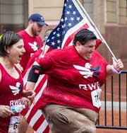 Мужчина весом 280 кг бегает марафоны по 5 км. Фото