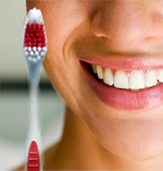 Регулярная чистка зубов защищает от рака