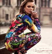 Мода: яркая одежда от итальянских брендов с Зо Новак на страницах FASHION Magazine. Фото