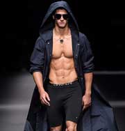 Мода: что VERSACE предлагает носить мужчинам в 2017 году. Фото