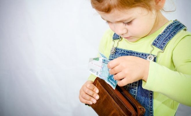 Неограниченный доступ к деньгам делает детей эгоистами