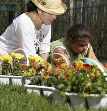 Работа в саду или огороде продлевает жизнь женщин