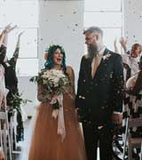 Парализованная невеста во время свадьбы сама подошла к алтарю. Фото