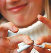Запрет на курение в общественных местах помогает бороться с проблемой