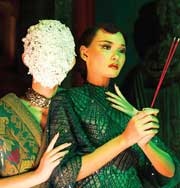 Мода: китайские мотивы с Габи Хартанто и Дарой Варганегара. Фото