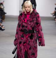 Неделя моды в Нью-Йорке: теплые, изящные меха от Michael Kors в новой коллекции. Фото