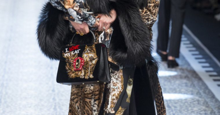 Неделя моды в Милане: легендарный Dolce & Gabbana пригласил любимых клиентов на подиум. Фото