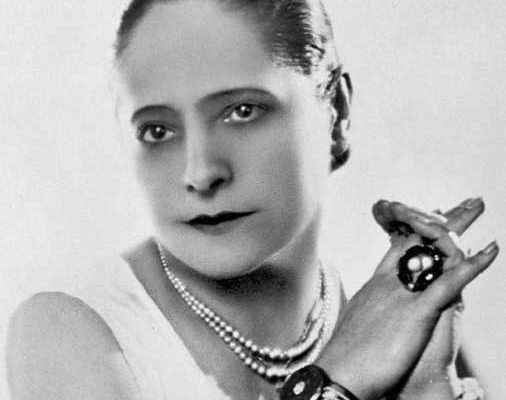 Женщины из-за которой мы все теперь пользуемся косметикой. Фото