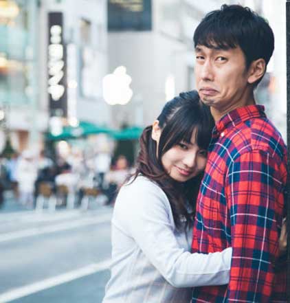 В Японии можно нанять человека, который поможет вернуть супруга от любовницы. Фото