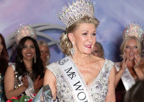 В 60 лет женщина выиграла конкурс красоты