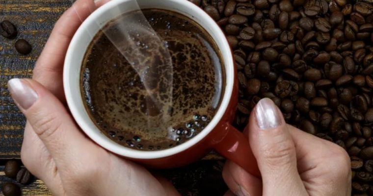 Что происходит с организмом, когда мы пьем кофе после 12.00?