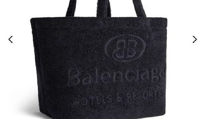 Пляжные сумки из полотенец от Balenciaga оценили почти в 1000 евро