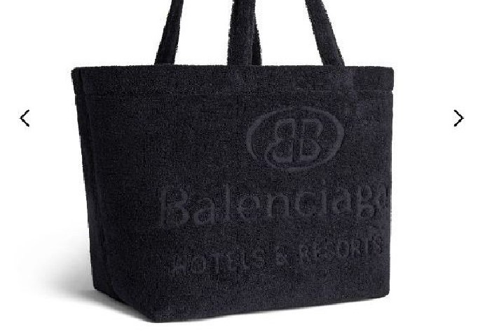 Пляжные сумки из полотенец от Balenciaga оценили почти в 1000 евро