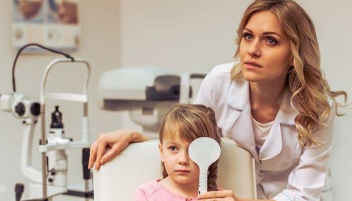 Чому не слід забувати перевіряти зір своєї дитини у офтальмолога