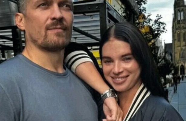 Катерина Усик поделилась нежной фотосессией у моря