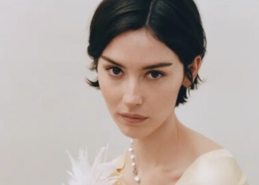 Грейси Абрамс стала новым лицом аромата Coco Mademoiselle Crush Absolu